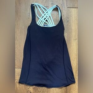 Lululemon Womens activewear tank top built in bra Sz 4